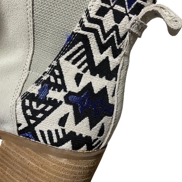 Toms Esme Suede 10 Block 2 1/2” Heel Ankle Boot Women’s Cream Black - Picture 7 of 8